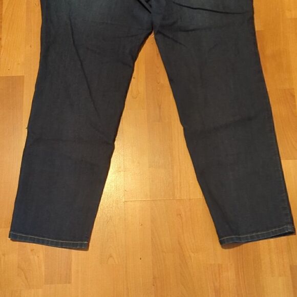 26 regular Torrid denim jeans us size EUC blue stretch slimming look any season - Picture 6 of 10